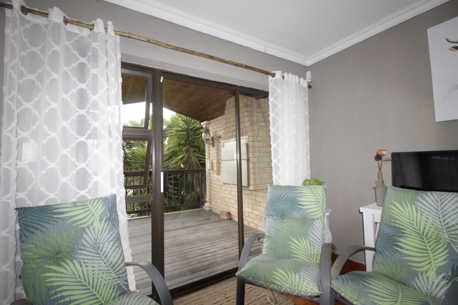 6 Bedroom Property for Sale in Paradise Beach Eastern Cape